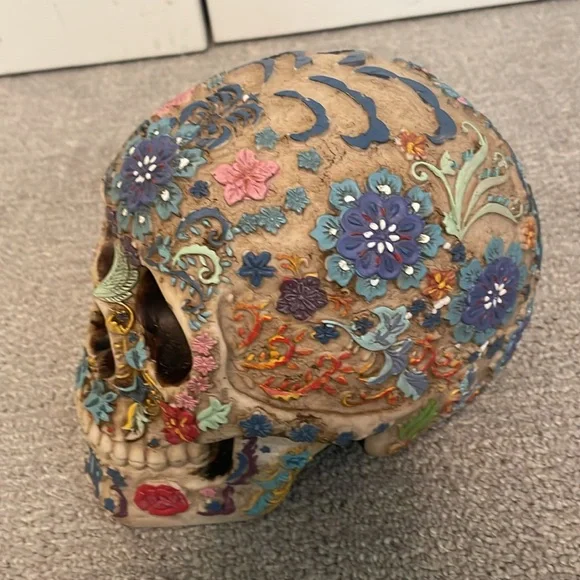 Skull calavera with flowers- 6.5” apprx height - Picture 3 of 6